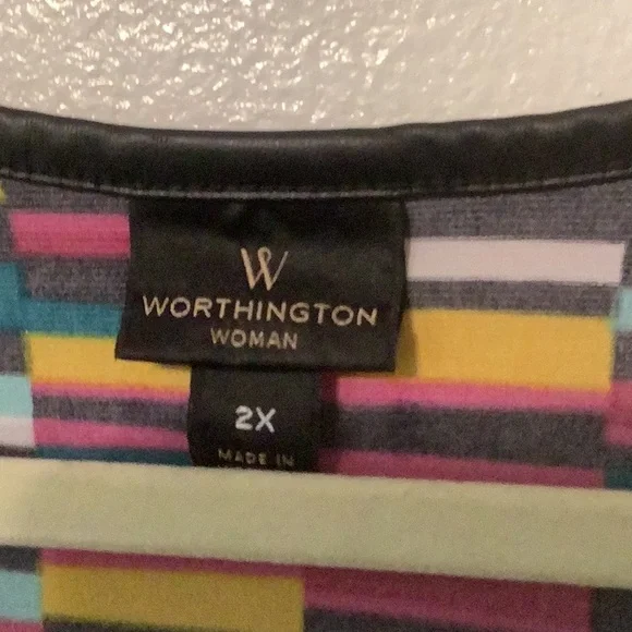 Worthington keyhole Faux Leather trim Shirt plus 2X Pit to Pit 26 in, L 27 - Picture 3 of 7